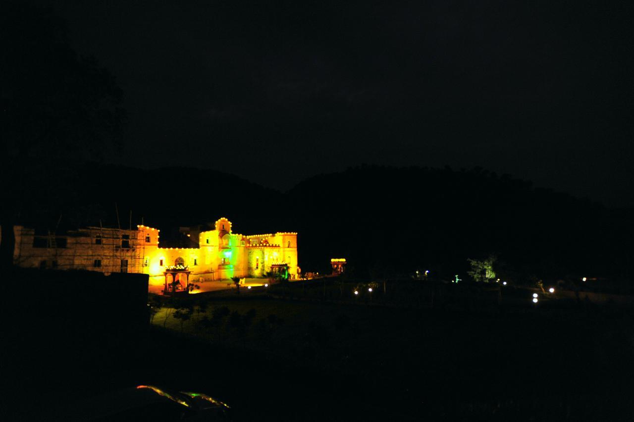 Отель Ram Bihari Palace Алвар Экстерьер фото